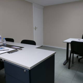 Bureau privé 15 m² 2 postes Coworking Avenue Paul Vaillant Couturier Vitry-sur-Seine 94400 - photo 2